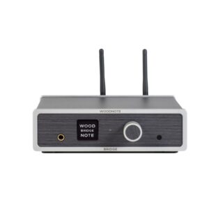 Lindemann Woodnote BRIDGE visto di fronte con display, manopola e antenne
