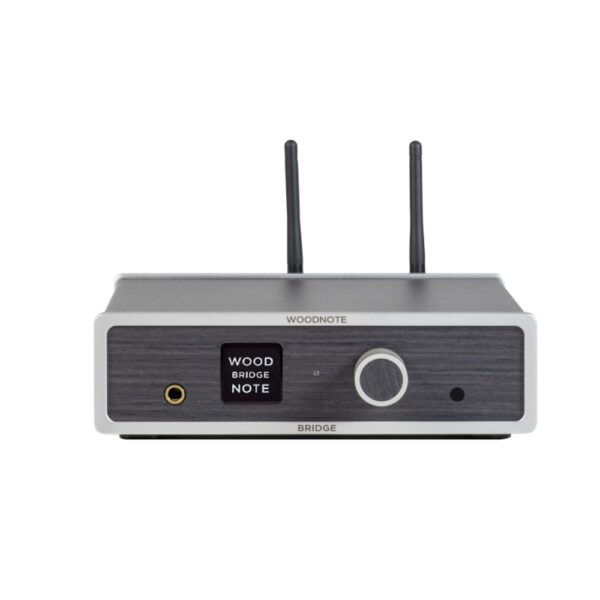 Lindemann Woodnote BRIDGE โ fronte Lindemann Woodnote BRIDGE visto di fronte con display, manopola e antenne