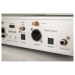 Uscite digitali AES/EBU, ottica e coassiale del Lindemann Woodnote BRIDGE