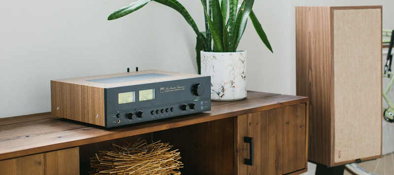 NAD C 3050 BluOS amplificatore stereo vintage moderno