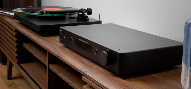 NAD C 328 amplificatore HybridDigital con DAC e Phono