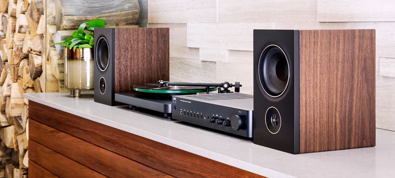 NAD C 558 giradischi con testina Ortofon OM10