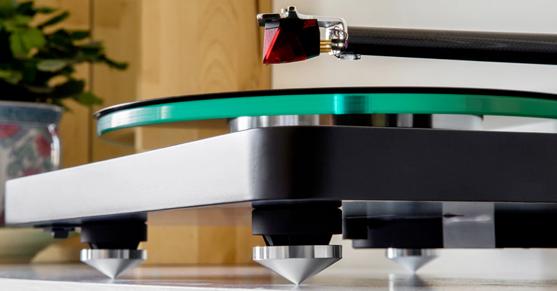 NAD C 588 giradischi con Ortofon 2M Red