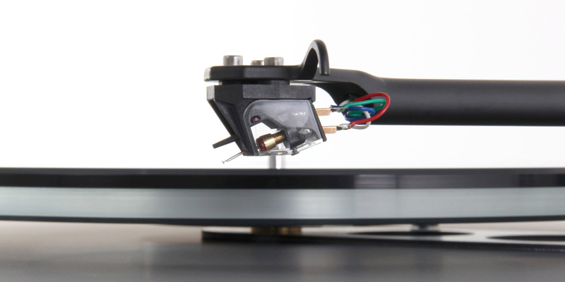Rega Ania cantilever in alluminio e corpo PPS
