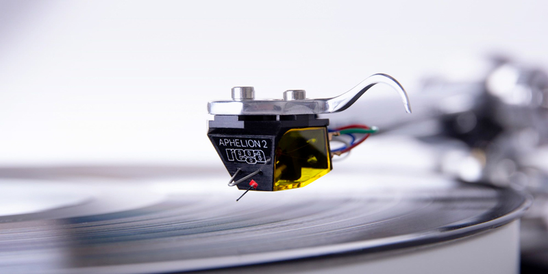Rega Aphelion 2 testina MC Reference con cantilever in boro