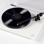 Rega Planar 1 Plus giradischi con pre phono