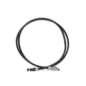 Cavo di rete Shunyata Gamma Ethernet grigio scuro arrotolato con i due connettori RJ45
