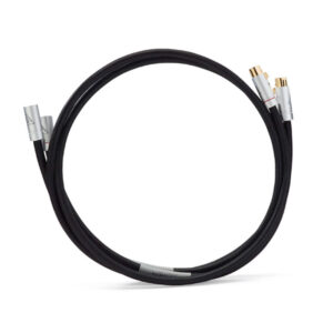 Coppia di cavi Shunyata Theta XLR nera arrotolata con connettori XLR maschio e femmina