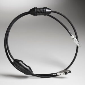 Cavo Shunyata Sigma-X Ethernet avvolto ad anello con i due moduli TAPc in fibra di carbonio e i connettori RJ45