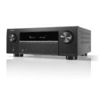 Sintoamplificatore AV Denon AVC-X3900H visto di tre quarti dal lato destro con manopola del volume