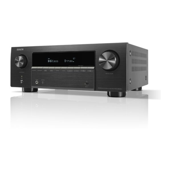 Sintoamplificatore AV Denon AVC-X3900H visto di tre quarti dal lato destro con manopola del volume