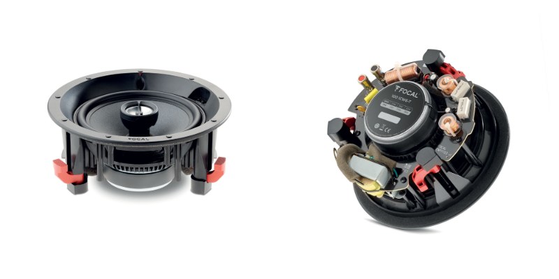 Focal 100 ICW6 e Focal 100 ICW6-T a confronto A sinistra il Focal 100 ICW6 standard di tre quarti, a destra il retro del Focal 100 ICW6-T con il trasformatore per linee 70/100 V