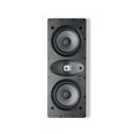 Diffusore LCR da incasso Focal 100 IWLCR5 in verticale senza griglia, con due woofer Polyglass e il tweeter al centro