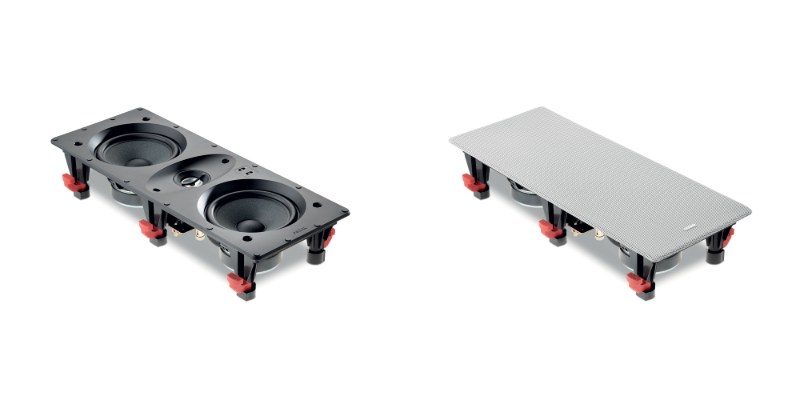 Focal 100 IWLCR5 senza e con griglia Focal 100 IWLCR5 in orizzontale: a sinistra senza griglia con i due woofer e il tweeter, a destra con la griglia bianca