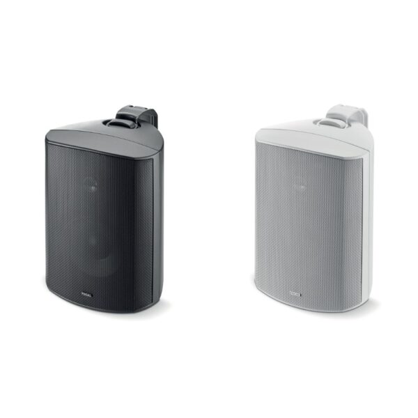 Focal 100 OD6 nero e bianco affiancati con la griglia in alluminio montata, visti di tre quarti