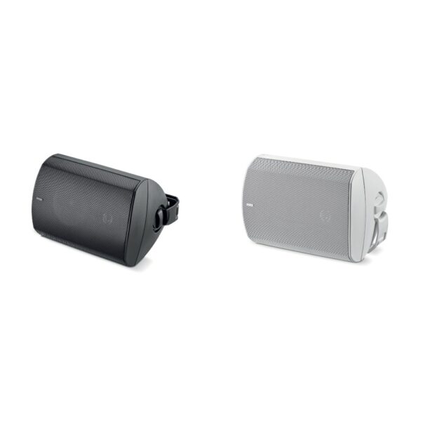 Focal 100 OD6 nero e bianco montati in orizzontale sulla staffa, con la griglia