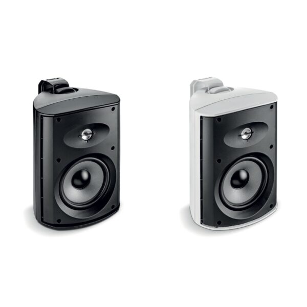 Due diffusori Focal 100 OD6 senza griglia affiancati, uno nero e uno bianco, con woofer e tweeter in vista