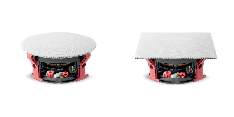 Focal 300 ICW6 con griglia rotonda e quadrata Due Focal 300 ICW6 affiancati: a sinistra con la griglia rotonda, a destra con quella quadrata, entrambe bianche
