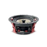Focal 300 ICW8 di tre quarti senza griglia, montato sul telaio con le alette rosse EQI