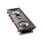 Focal 300 IWLCR6 in verticale di tre quarti senza griglia, con le alette rosse EQI