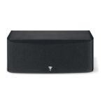 Vista frontale del Focal Aria Evo X Center nero lucido con griglia magnetica applicata