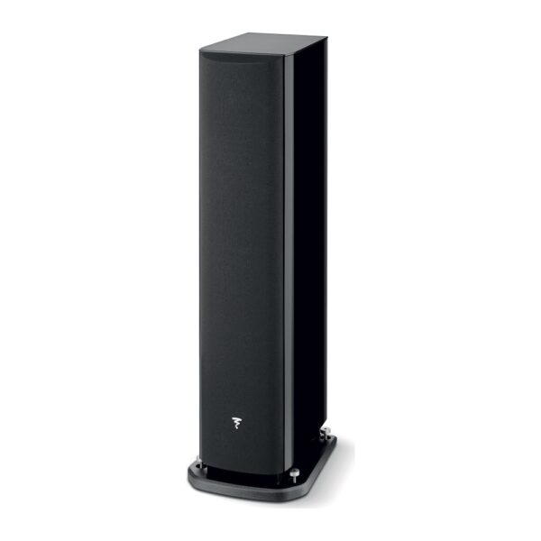 Focal Aria Evo X N°2 nero lucido con griglia magnetica applicata, vista di tre quarti