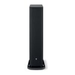Vista frontale del Focal Aria Evo X N°2 nero lucido con griglia magnetica e base in alluminio