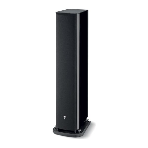 Focal Aria Evo X N°3 nero lucido con griglia magnetica applicata, vista di tre quarti