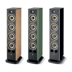 Tre diffusori da pavimento Focal Aria Evo X N°3 affiancati in Noce Prime, Verde Muschio Lucido e Nero Lucido, senza griglia