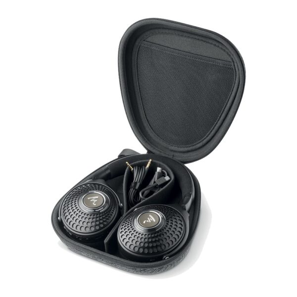 Cuffie Focal Bathys Deep Black ripiegate nella custodia rigida aperta