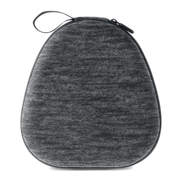 Custodia rigida in tessuto grigio delle cuffie Focal Bathys, chiusa