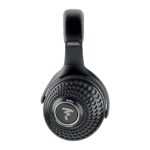 Padiglione delle Focal Bathys Deep Black visto di lato, con griglia traforata e logo Focal