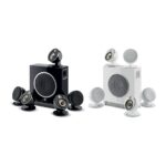 Due sistemi Focal Dôme Flax Pack 5.1 affiancati, in nero e in bianco, con satelliti sferici intorno al subwoofer