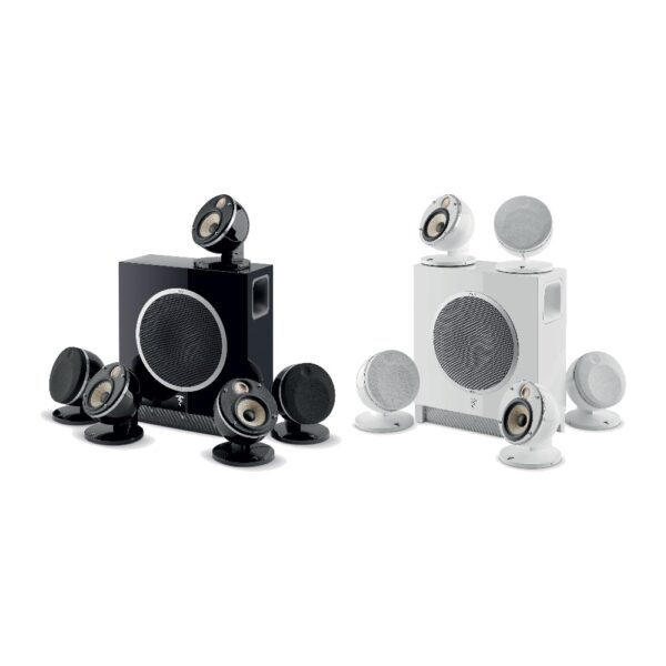 Due sistemi Focal Dôme Flax Pack 5.1 affiancati, in nero e in bianco, con satelliti sferici intorno al subwoofer
