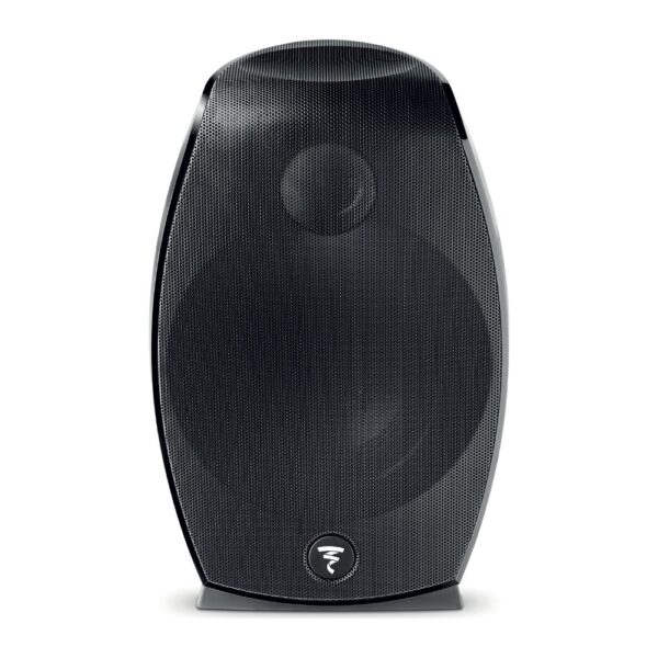 Focal Sib Evo Dolby Atmos โ vista frontale Satellite Focal Sib Evo Dolby Atmos nero lucido visto di fronte, con griglia e logo Focal sulla base