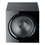 Focal Sub 600P subwoofer attivo senza griglia, vista frontale con woofer Polyflex da 30 cm e frontale nero lucido