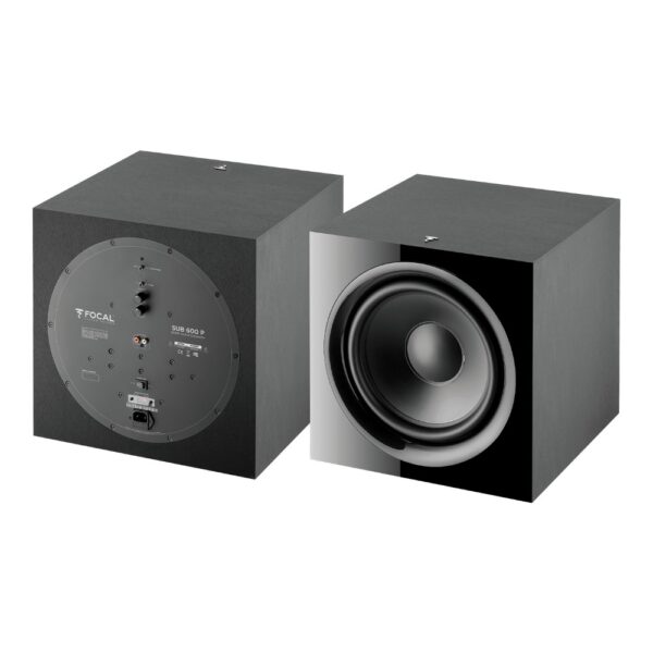 Due Focal Sub 600P affiancati, uno visto dal retro con i controlli e uno di fronte con il woofer da 30 cm