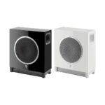 Due subwoofer piatti Focal Sub Air, nero lucido e bianco lucido, visti di tre quarti