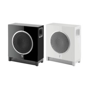 Due subwoofer piatti Focal Sub Air, nero lucido e bianco lucido, visti di tre quarti