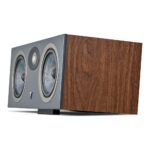 Focal Theva Center Legno scuro inclinato sulla base integrata per orientare il suono verso l’ascoltatore