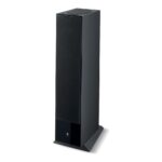 Focal Theva N°3-D Nero Lucido con griglia magnetica applicata, vista di tre quarti