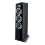 Diffusore da pavimento Focal Theva N°3-D Nero Lucido visto di tre quarti con base inclinata