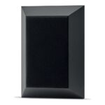 Focal Theva Surround nero con griglia magnetica, vista di tre quarti